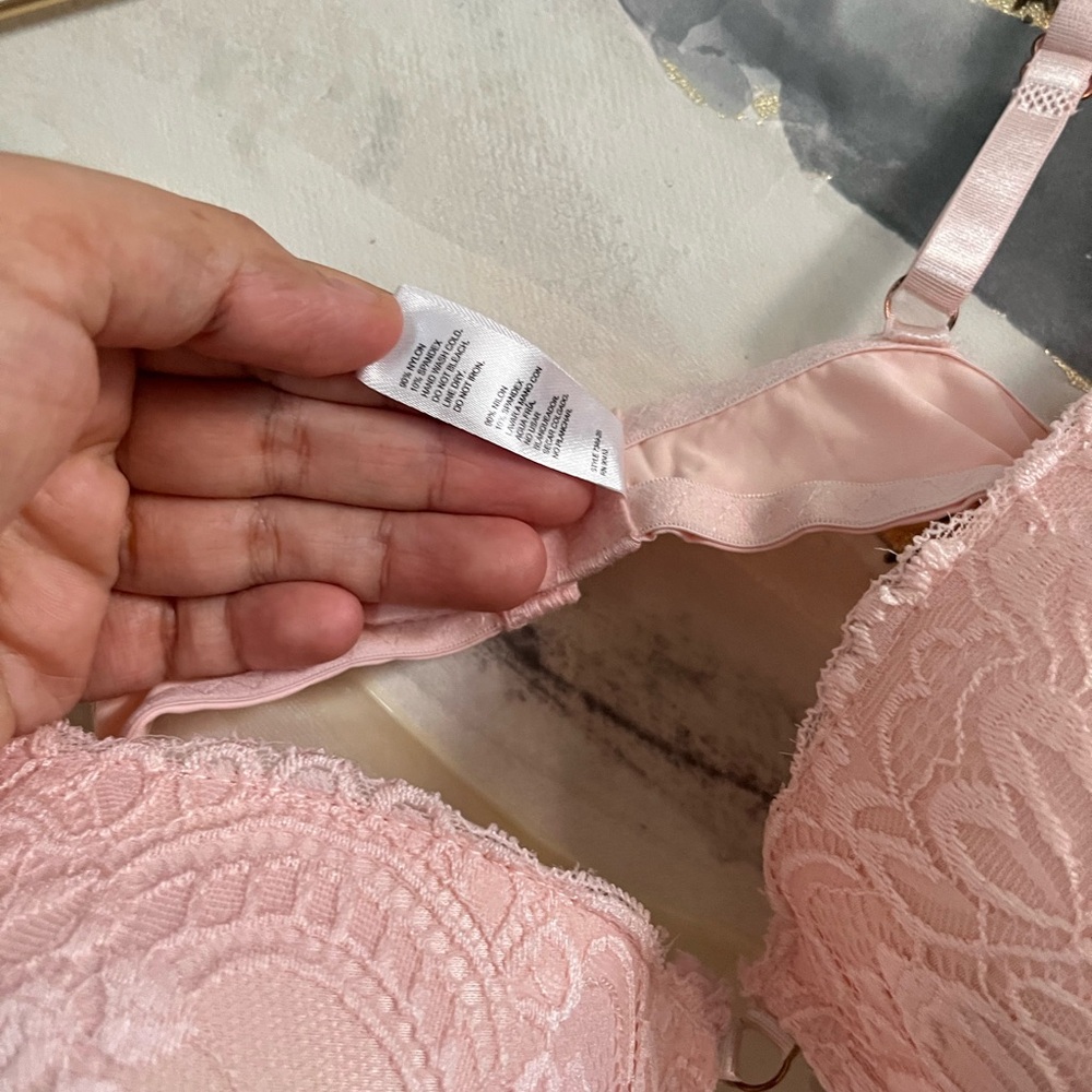 Elegant Lace Push-Up Bra in Soft Pink - Picture 6 of 6